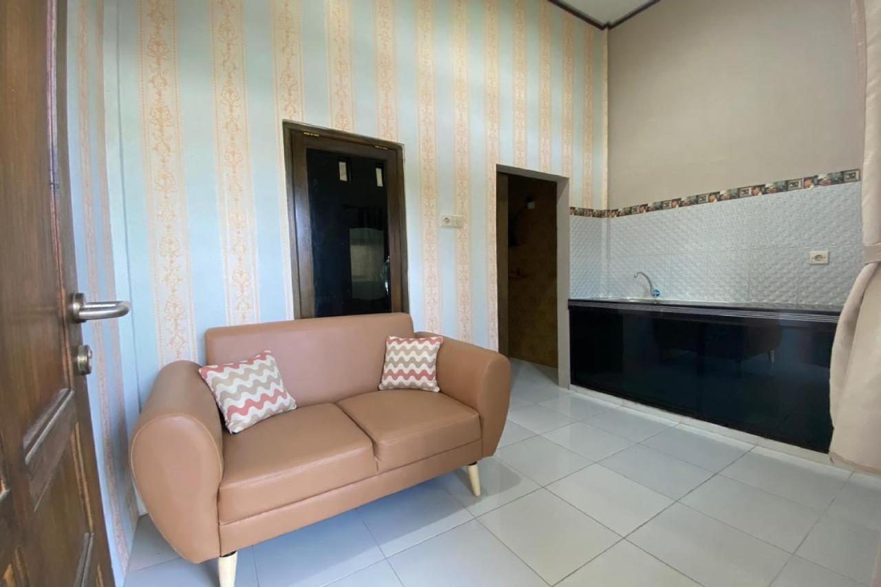 Reddoorz Near Mojokerto Train Station Hotel Buitenkant foto
