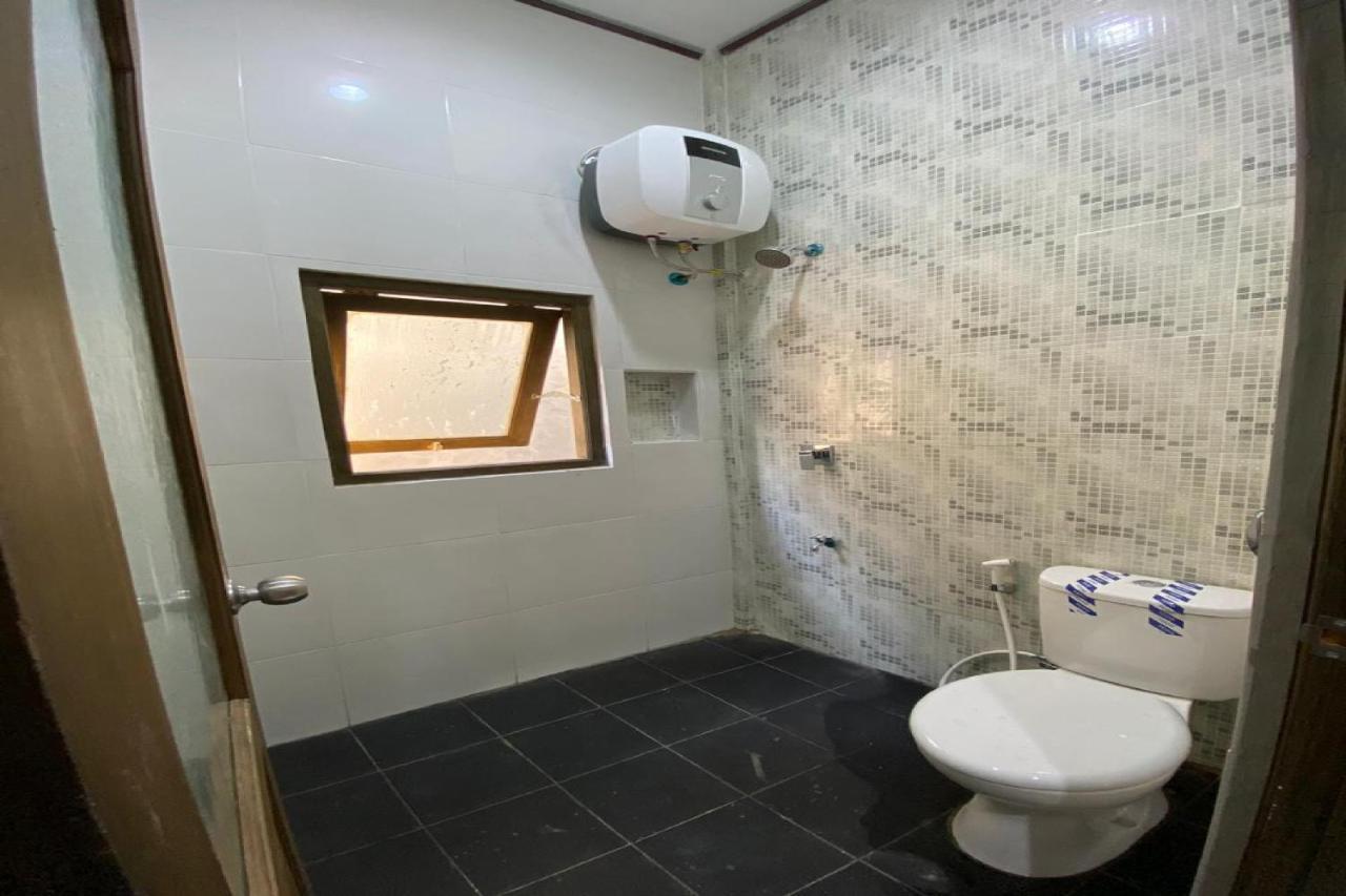 Reddoorz Near Mojokerto Train Station Hotel Buitenkant foto