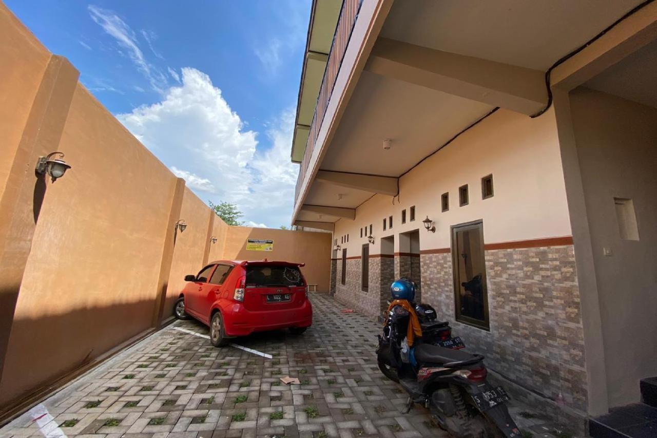 Reddoorz Near Mojokerto Train Station Hotel Buitenkant foto