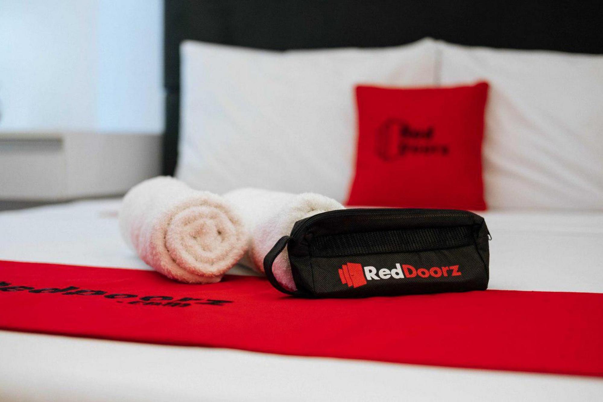 Reddoorz Near Mojokerto Train Station Hotel Buitenkant foto